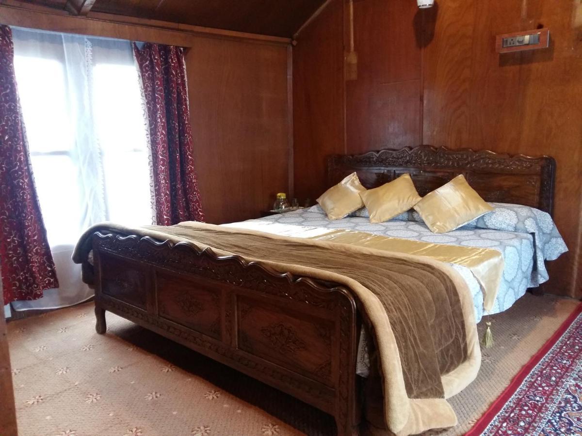 Hotel Houseboat Moon Of Kashmir Srīnagar Zewnętrze zdjęcie