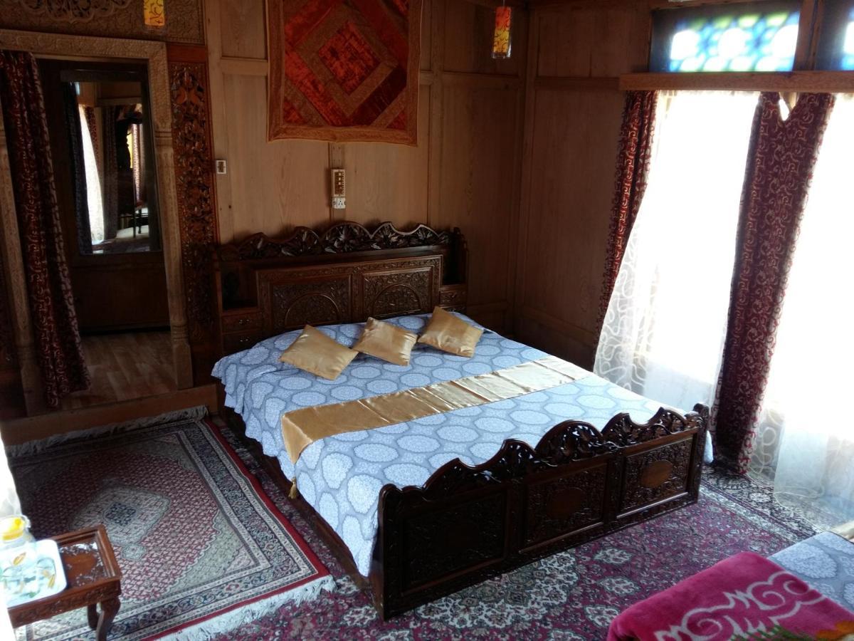 Hotel Houseboat Moon Of Kashmir Srīnagar Zewnętrze zdjęcie