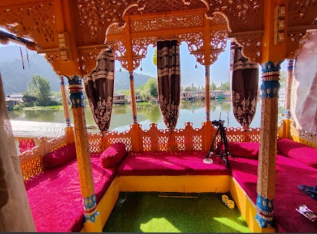 Hotel Houseboat Moon Of Kashmir Srīnagar Zewnętrze zdjęcie