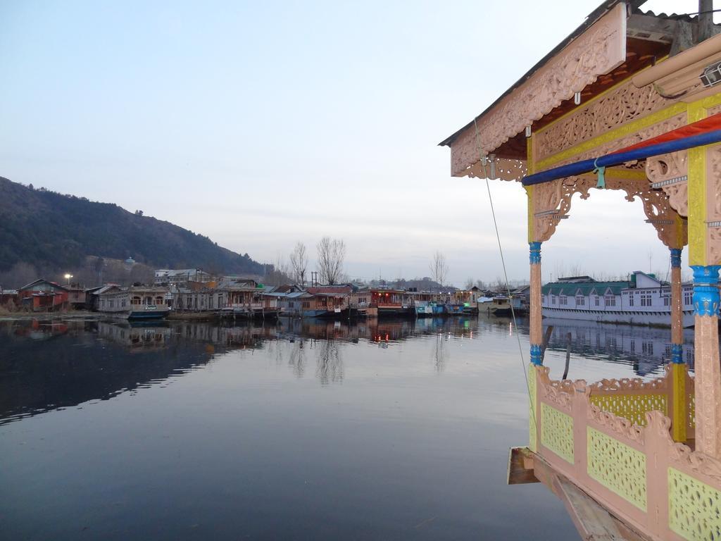 Hotel Houseboat Moon Of Kashmir Srīnagar Zewnętrze zdjęcie