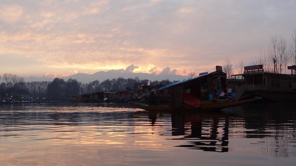 Hotel Houseboat Moon Of Kashmir Srīnagar Zewnętrze zdjęcie