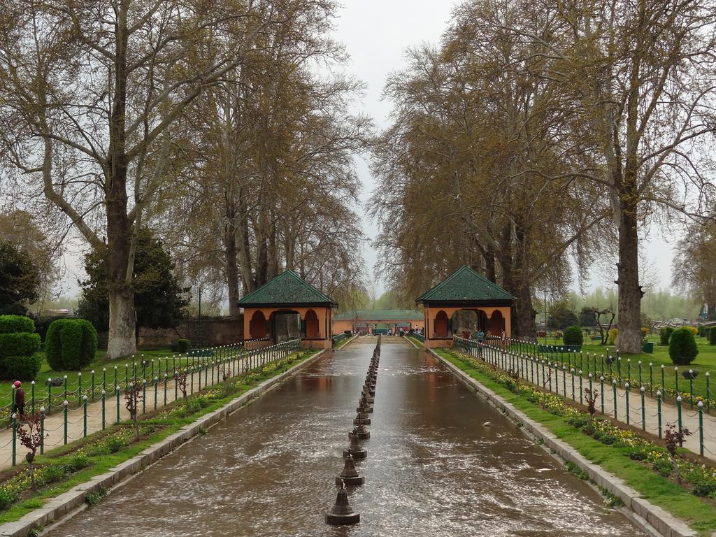 Hotel Houseboat Moon Of Kashmir Srīnagar Zewnętrze zdjęcie